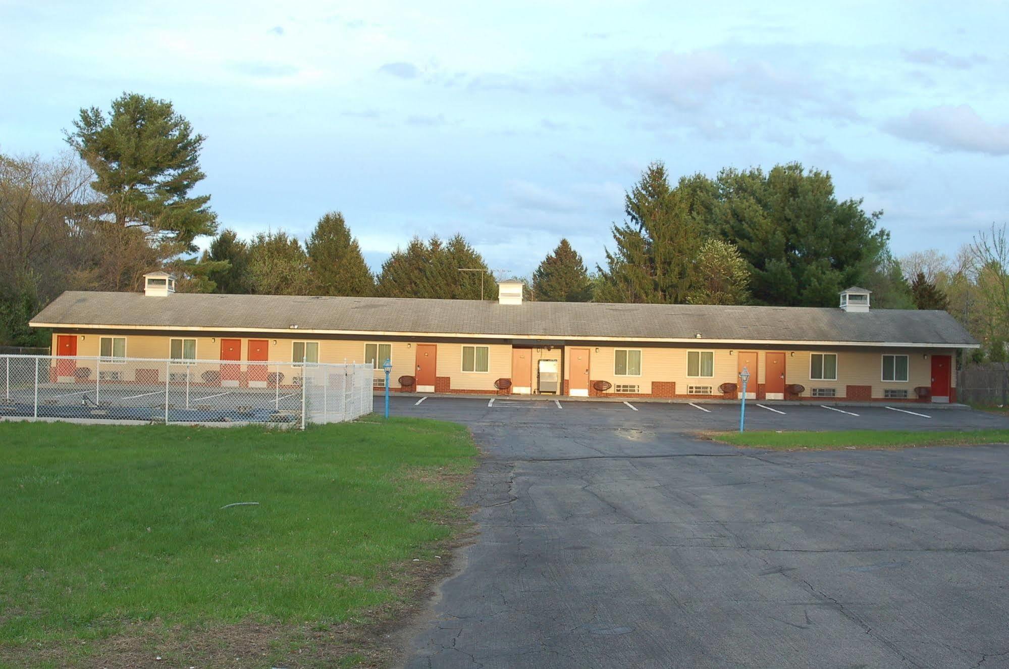 Blue Sky Inn Glens Falls-Saratoga-Lake George Exterior foto